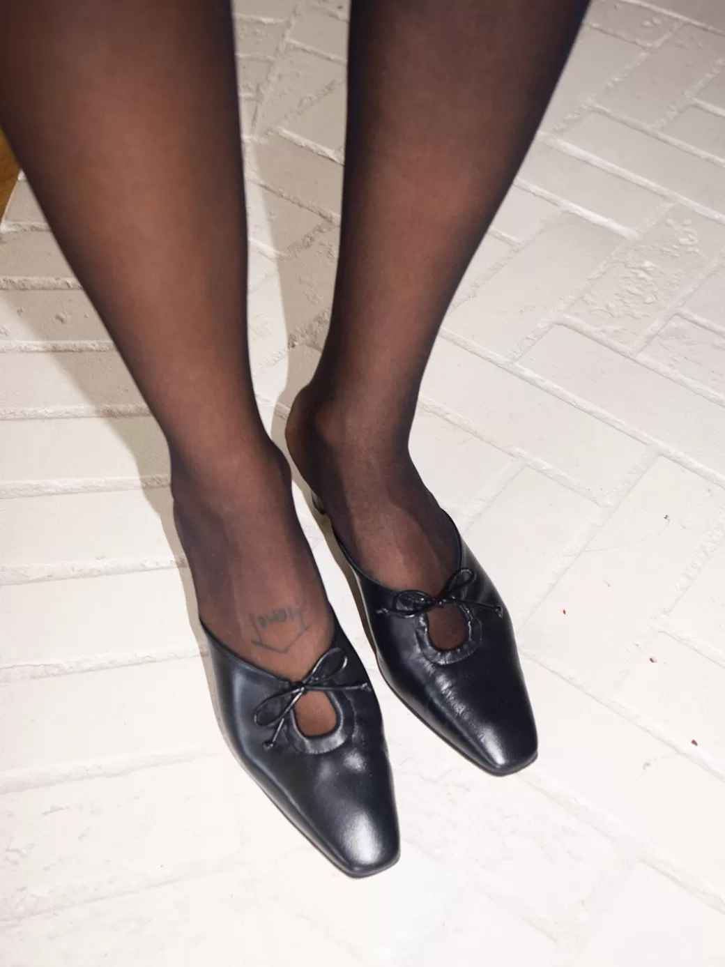 Discount Lisa Says Gah Amar Mules - Black